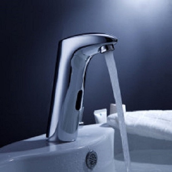 Curved Cascada SmartFlow automatic faucet front view