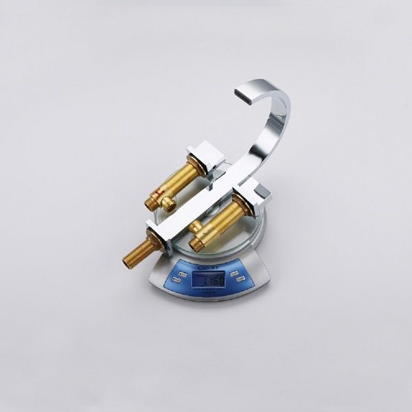 Dual square knobs of Cascada bathroom sink faucet for temperature and water control